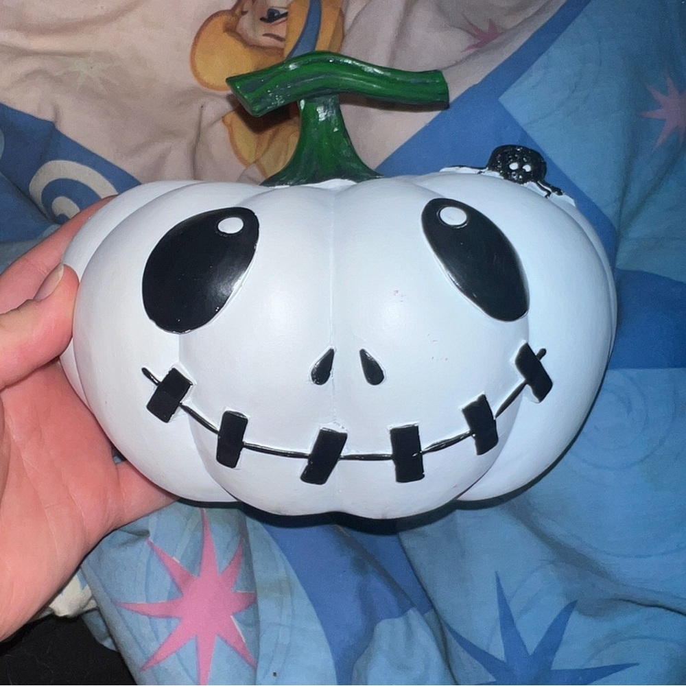 white pumpkin decor
